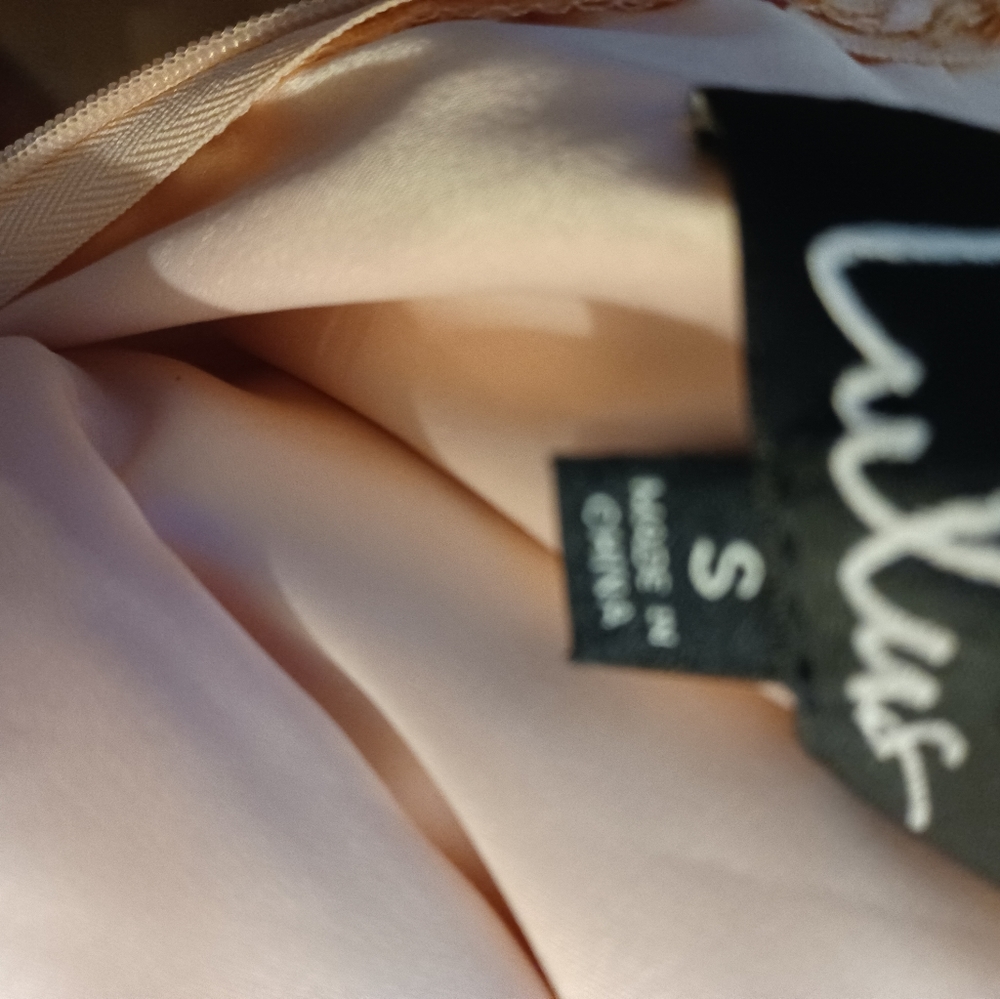 Prom Lulus - Picture 3 of 4